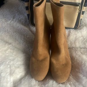 Michael Kors, shoes color tan, new never used, leather, very elegant, Size 5.